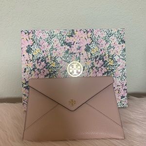 Tory Burch Carter Envelope Clutch!